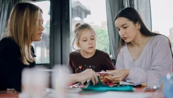 Волонтер Раззакова открыла фестиваль "Доброе место"