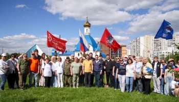 Депутат Госдумы Роман Романенко принял участие в акции &laquo;Сирень Победы&raquo; на юго-западе столицы