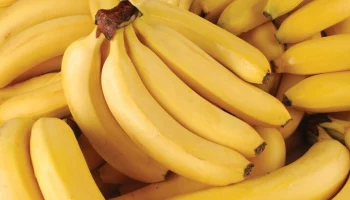 Экономист Абрамов рассказал, что в России подешевели морковь, курица и бананы