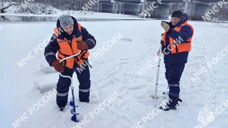 Поиски детей, провалившихся под лед на Десне, продолжаются уже десятый день Поиски детей, провалившихся под лед на Десне, продолжаются уже десятый день