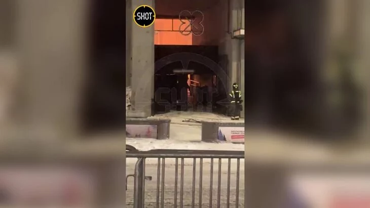 Пожар произошел в здании "Известия Hall" в центре Москвы Пожар произошел в здании "Известия Hall" в центре Москвы