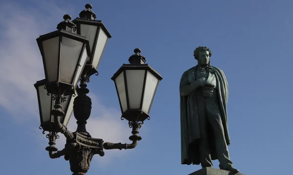 Движение на Пушкинской и Калужской площадях в Москве временно перекрыли