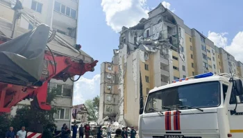 Глава МЧС РФ с опергруппой направится на место взрыва в жилом доме в Саратове