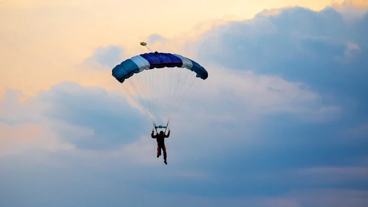 Австралиец выжил после падения без парашюта с высоты 4,5 километра Австралиец выжил после падения без парашюта с высоты 4,5 километра