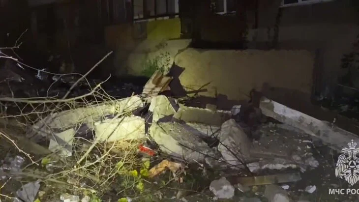 Тело одного из погибших извлекли из-под завалов МКД в Алчевске Тело одного из погибших извлекли из-под завалов МКД в Алчевске