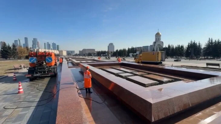 В Москве началась промывка фонтанного комплекса "Годы войны" на Поклонной горе В Москве началась промывка фонтанного комплекса "Годы войны" на Поклонной горе