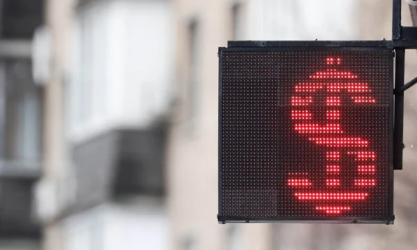 Центробанк резко понизил курсы доллара и евро более чем на два рубля Центробанк резко понизил курсы доллара и евро более чем на два рубля