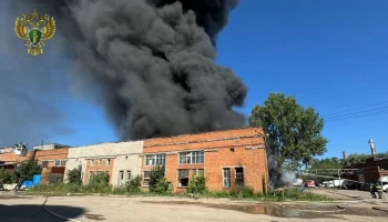 Спасатели локализовали пожар в здании цеха в Химках