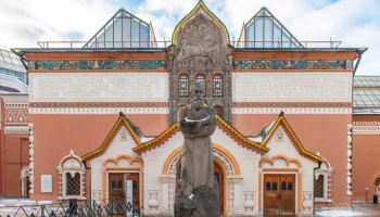 Третьяковская галерея опровергла повреждение экспонатов из-за протечки крыши