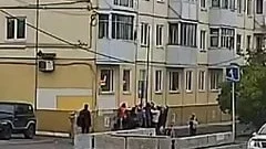 Ребенка спасли из горящей квартиры в Мурманске, растянув одеяло под окном