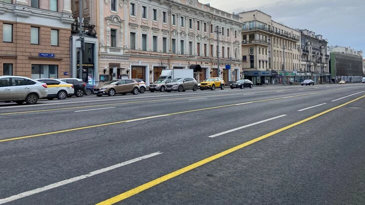 Временную дорожную разметку нанесли в центре Москвы для Парада Победы Временную дорожную разметку нанесли в центре Москвы для Парада Победы
