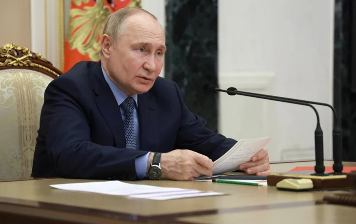 Путин по видеосвязи открыл социальные объекты в новых регионах России Путин по видеосвязи открыл социальные объекты в новых регионах России