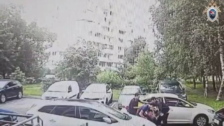 Трое похитителей в Москве вывезли мужчину за город и вымогали 300 тыс руб Трое похитителей в Москве вывезли мужчину за город и вымогали 300 тыс руб