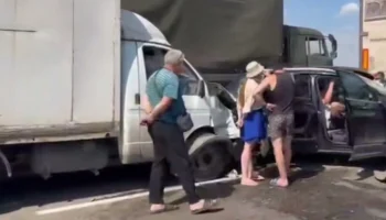 Двенадцать автомобилей столкнулись под Ростовом из-за пожара на пшеничном поле Двенадцать автомобилей столкнулись под Ростовом из-за пожара на пшеничном поле
