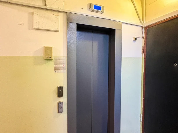 В жилом доме в районе Люблино произвели замену всего лифтового оборудования