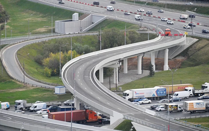 Пять автомобилей столкнулись на 37-м километре МКАД Пять автомобилей столкнулись на 37-м километре МКАД