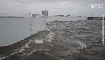 Выше 180 сантиметров на дамбе: в Петербурге впервые за 160 ожидается наводнение