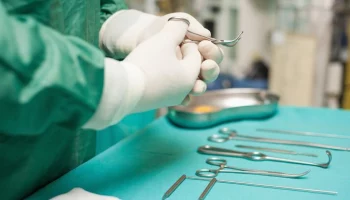 Росздравнадзор установит причину смерти пациентки после пластической операции