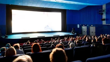 Кинолектории вошли в топ-20 самых востребованных занятий московских долголетов