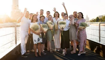 Директор дворца "Восточный" Гурченкова организовала экскурсию для многодетных семей