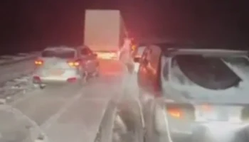 На трассе Ярославль — Москва водители стоят в пробке более восьми часов На трассе Ярославль — Москва водители стоят в пробке более восьми часов