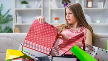 Покупки стали дороже денег: в России начали предлагать курсы лечения от шопоголизма