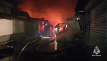 Пожарные локализовали возгорание на рынке в Аксае Ростовской области