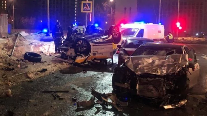 Женщина скончалась в результате массового ДТП в Батайском проезде Женщина скончалась в результате массового ДТП в Батайском проезде