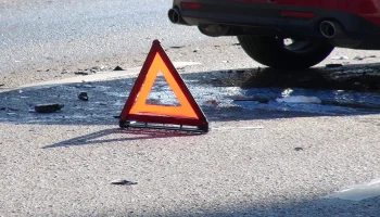 Два автомобиля врезались на внешней стороне 17-го километра МКАД