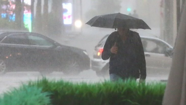 Экстремальные погодные условия сохранятся в Москве до конца суток Экстремальные погодные условия сохранятся в Москве до конца суток