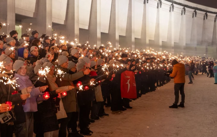 Акция в честь 80-летия снятия блокады Ленинграда прошла у стен Музея Победы Акция в честь 80-летия снятия блокады Ленинграда прошла у стен Музея Победы
