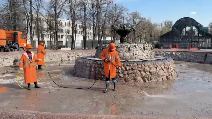 Фонтан в Репинском сквере подготовили к новому сезону Фонтан в Репинском сквере подготовили к новому сезону
