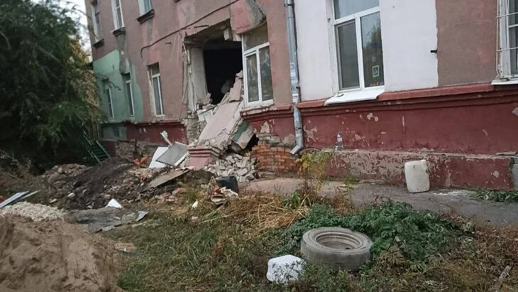 Аварийный дом частично обрушился в Саратове Аварийный дом частично обрушился в Саратове