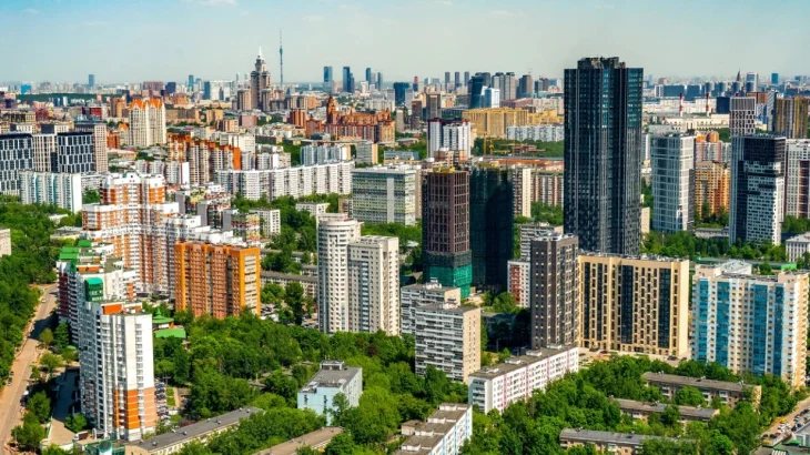 Более 560 крыш жилых домов капитально отремонтировали в Москве в этом году Более 560 крыш жилых домов капитально отремонтировали в Москве в этом году