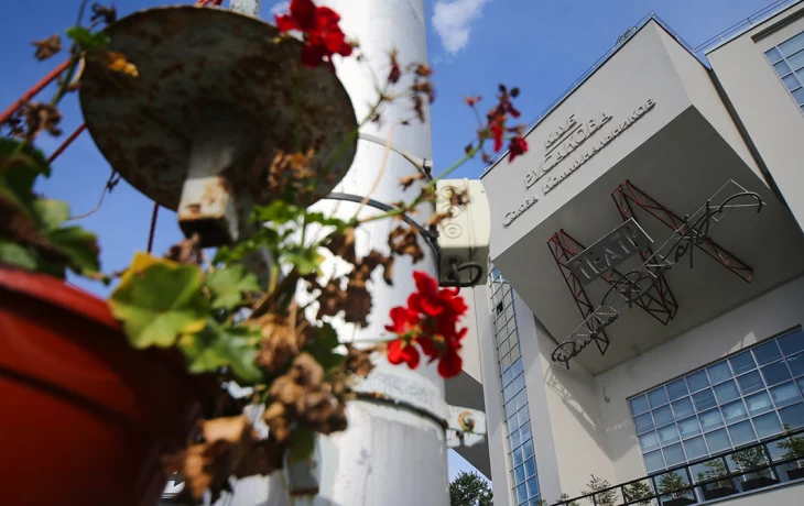 Театр Романа Виктюка сменил название на театр-сцену «Мельников» Театр Романа Виктюка сменил название на театр-сцену «Мельников»