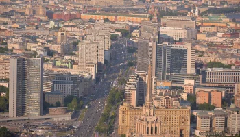 Дома-книжки в Москве окрасили в цвета флага ОАЭ