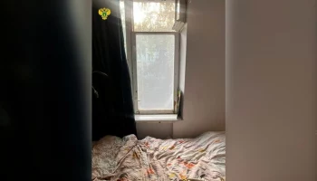 Трехлетняя девочка выпала из окна квартиры на северо-западе Москвы