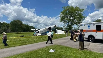 Пассажирский самолет упал в Теннесси в США