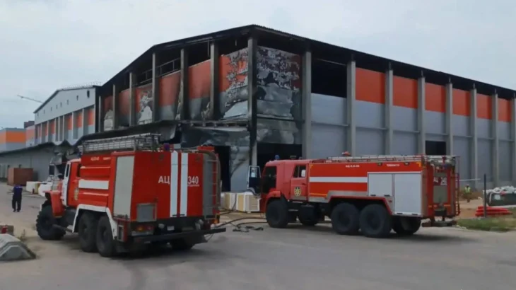 Спасатели потушили пожар на производственных складах в подмосковном Раменском Спасатели потушили пожар на производственных складах в подмосковном Раменском