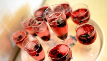 Раскрыты схемы провоза россиянами спиртного на Мальдивы