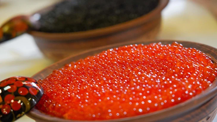 Россиянам перечислили признаки качественной красной икры Россиянам перечислили признаки качественной красной икры