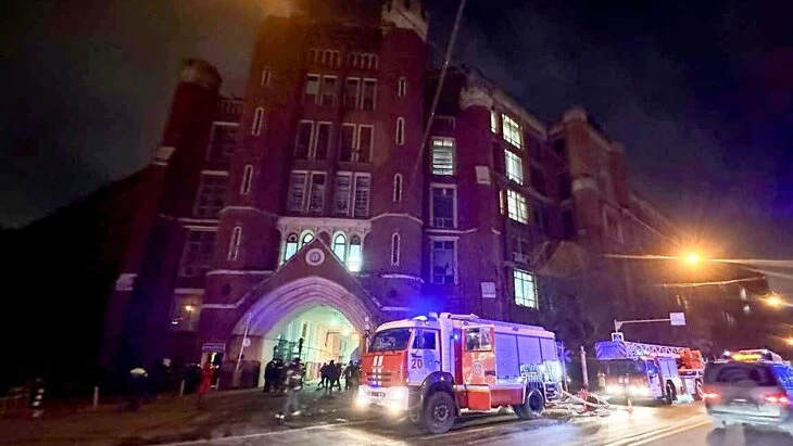 РИА Новости: площадь пожара на востоке Москвы выросла до 800 кв м РИА Новости: площадь пожара на востоке Москвы выросла до 800 кв м