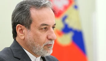 Глава МИД Ирана заявил Зеленскому об усталости мира от &laquo;бестолковых клоунов&raquo;