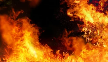 Автомобиль загорелся на 79-м км МКАД