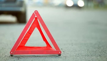 Грузовик и легковой автомобиль столкнулись на Варшавском шоссе