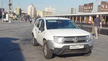 Почти 42 тысячи случаев парковки на набережных Москвы выявила МАДИ с начала года