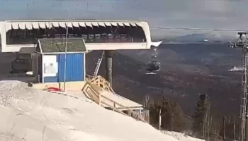 Ребенок выпал из кабины подъемника на горнолыжном курорте Шерегеш в Кузбассе