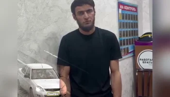 Житель Дагестана показал средний палец камере и получил арест на трое суток Житель Дагестана показал средний палец камере и получил арест на трое суток