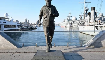 Памятник Солженицыну во Владивостоке переместят в городской сквер Памятник Солженицыну во Владивостоке переместят в городской сквер