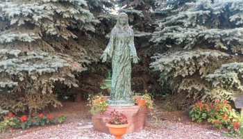 Памятник матери Терезе на Малой Грузинской